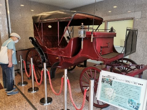 馬車道にある古い馬車の展示