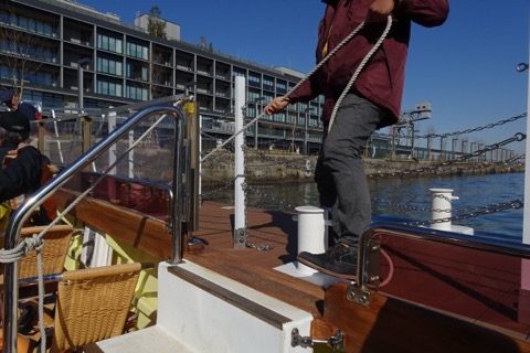 かなもえ号の船頭さん