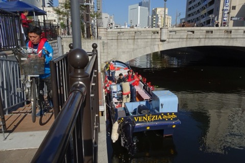 大岡川日の出桟橋のベネチア号