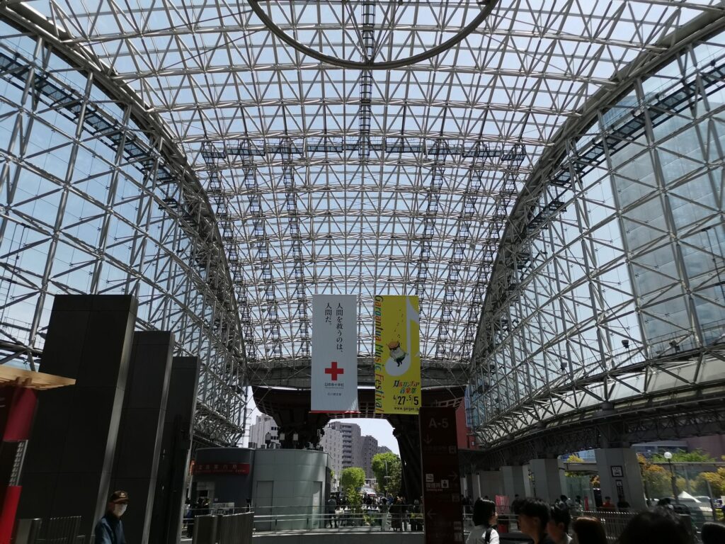 金沢駅東口 鼓門のモニュメント