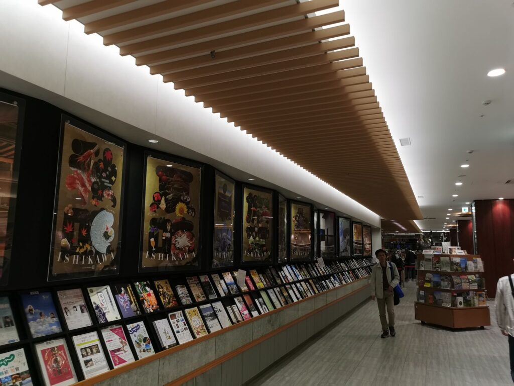 金沢駅構内の観光案内所 カウンター