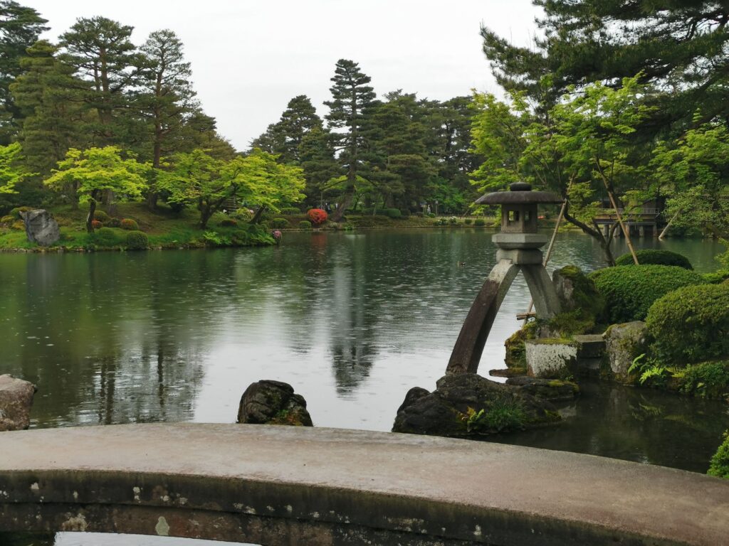 兼六園の代表的な風景 池と緑の調和