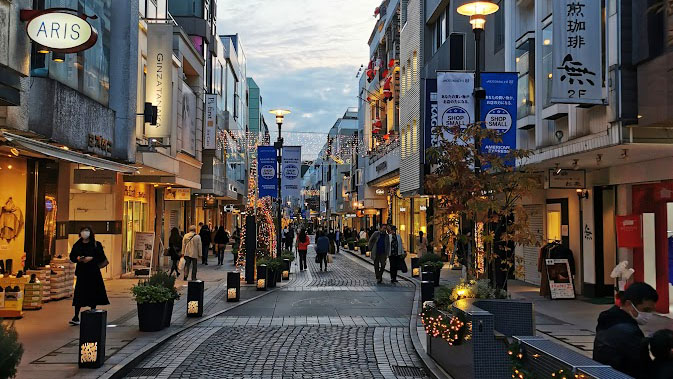 夕暮れの元町ショッピングストリート