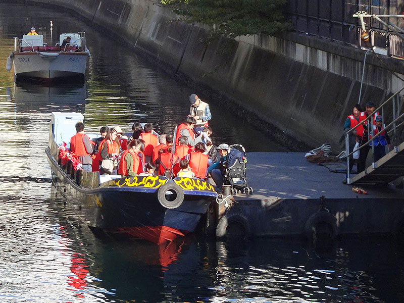 横浜の運河をボートで巡る横濱運河チャレンジ