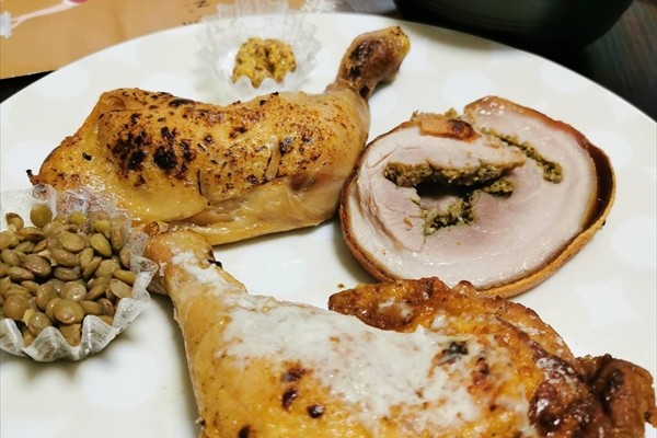 元町フードフェア2025 チキンとポルケッタの料理