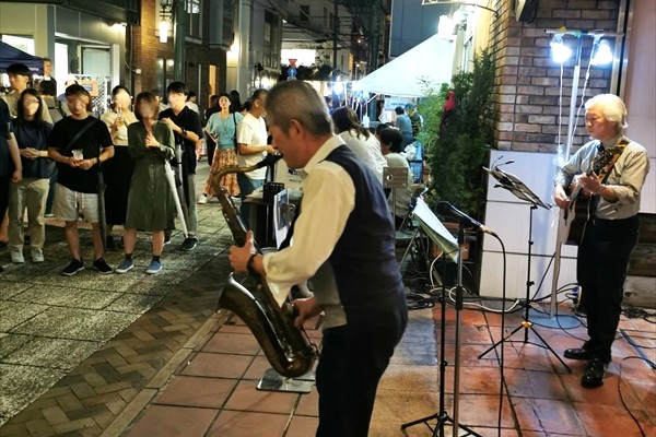 元町フードフェア2025 夜のジャズ演奏ステージ