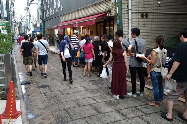 元町フードフェア2025 人気店の行列