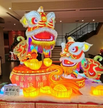 萬珍樓ロビーの獅子ランタン